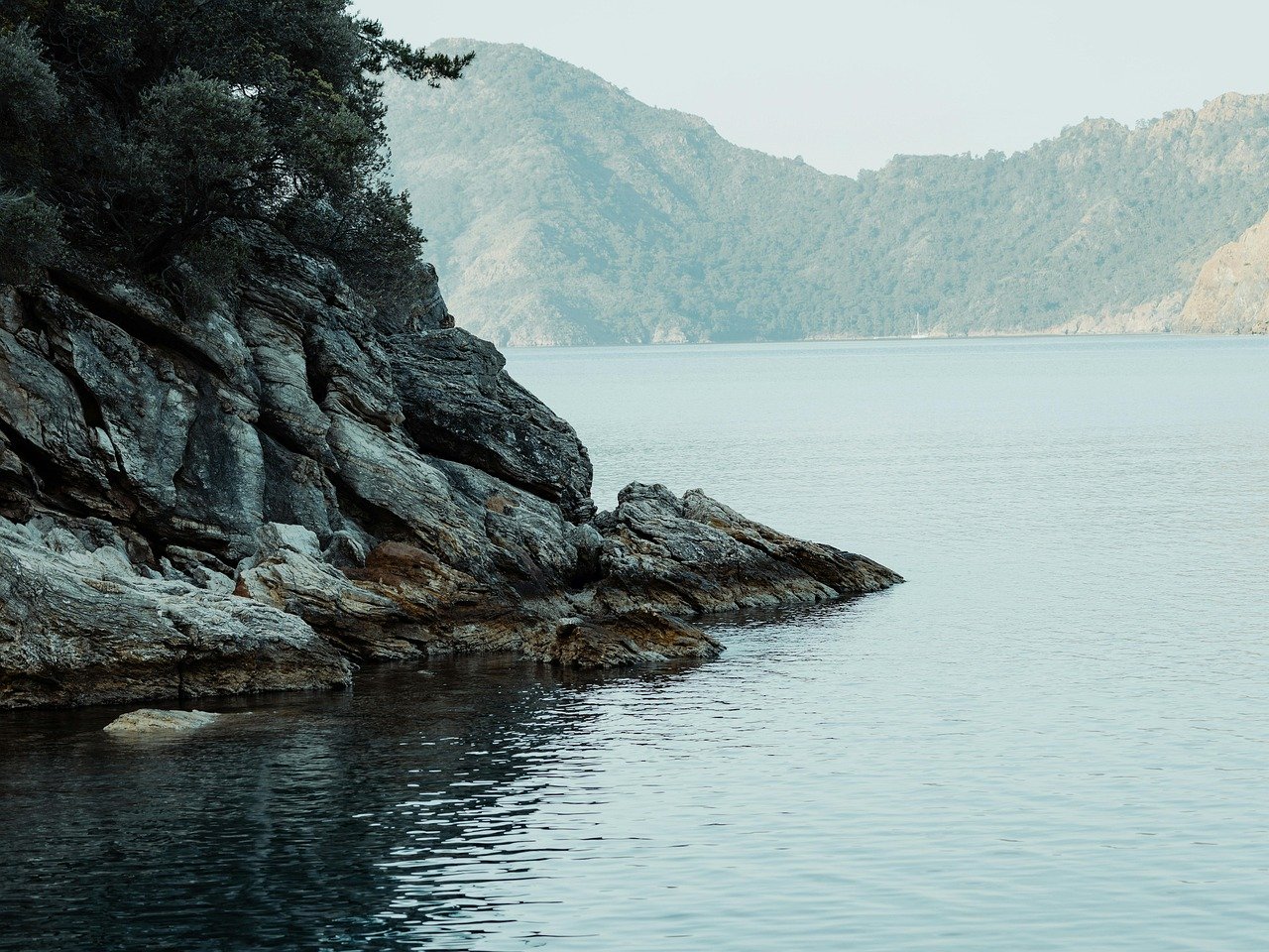 When selecting your accommodation, look for lodgings that are committed